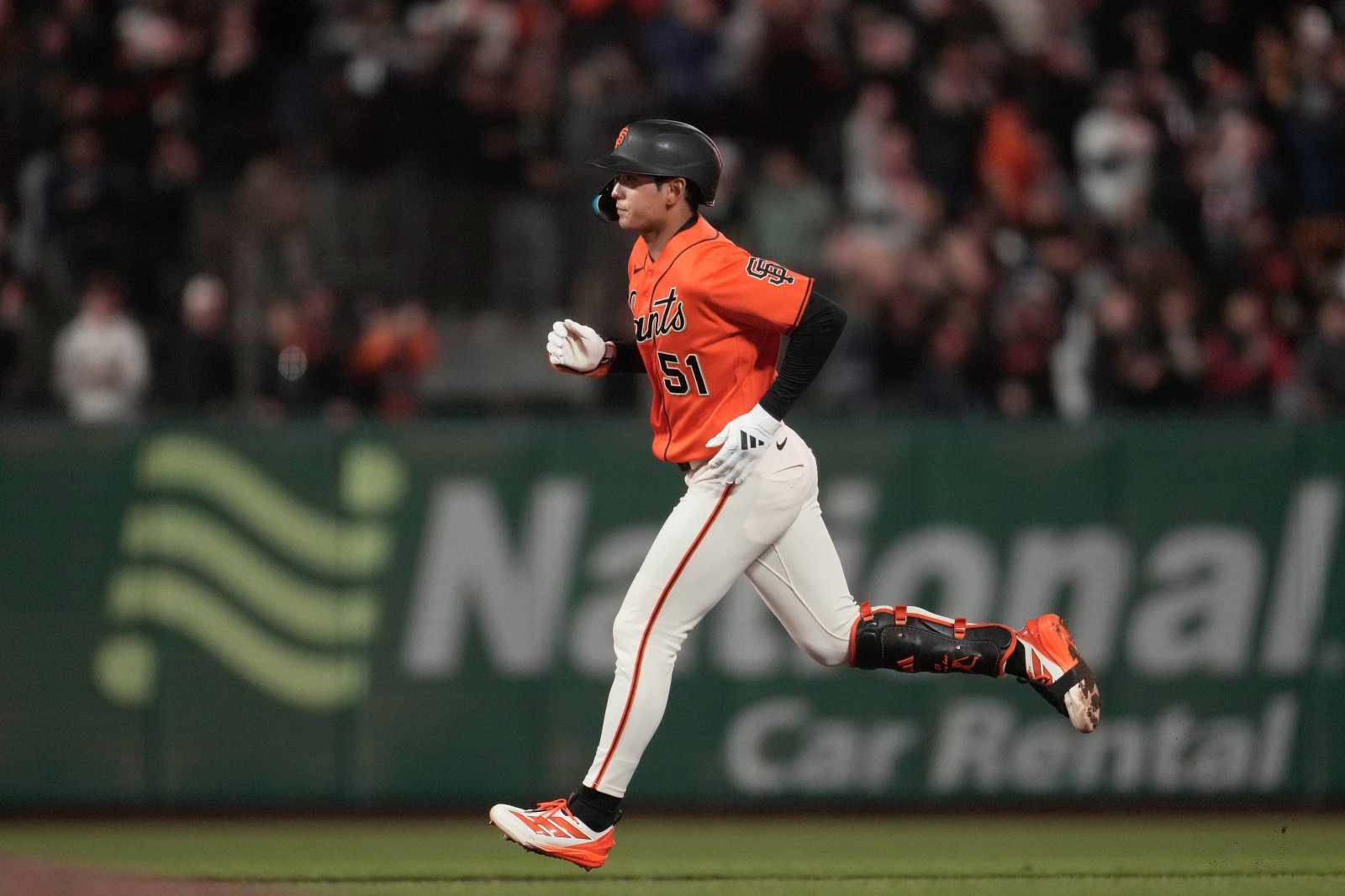 이정후, 제대로 상승세 탔다…시즌 2호 홈런 포함 3안타 폭발