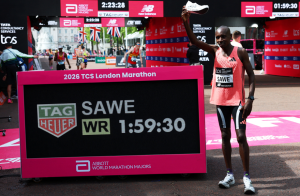 Adidas sobe após supertênis ajudar em vitória de maratona com tempo abaixo de 2 horas