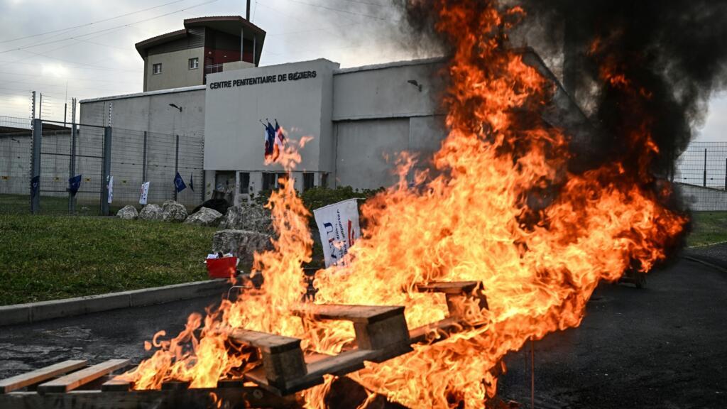 En France, les surveillants de prison amorcent une fronde face à la surpopulation carcérale