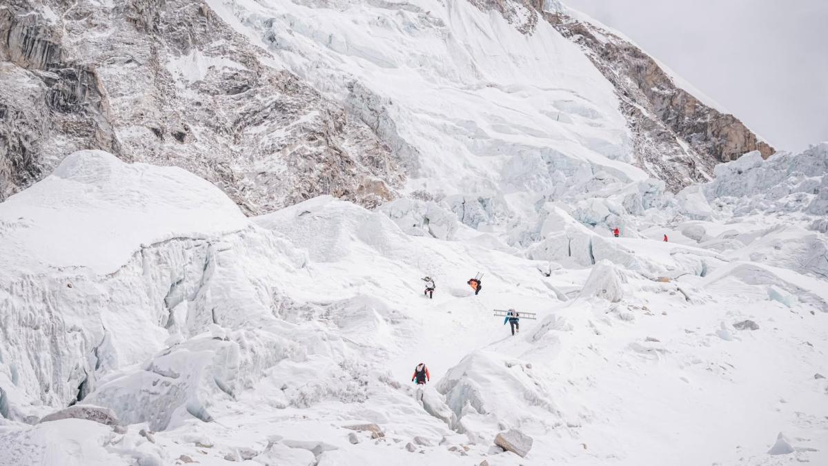 Vía libre en el Everest: abierta una ruta por la Cascada de Hielo hasta el campo 1