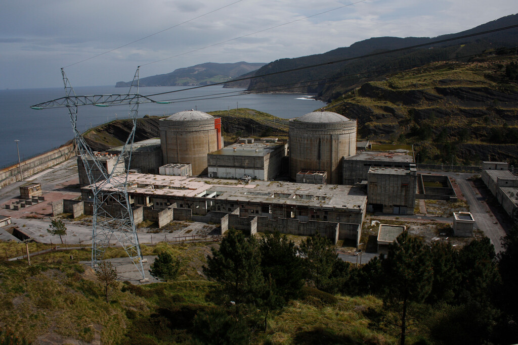 Íbamos a tener una macropotencia atómica y tendremos lenguados: el plan de 170 millones para resucitar Lemóniz