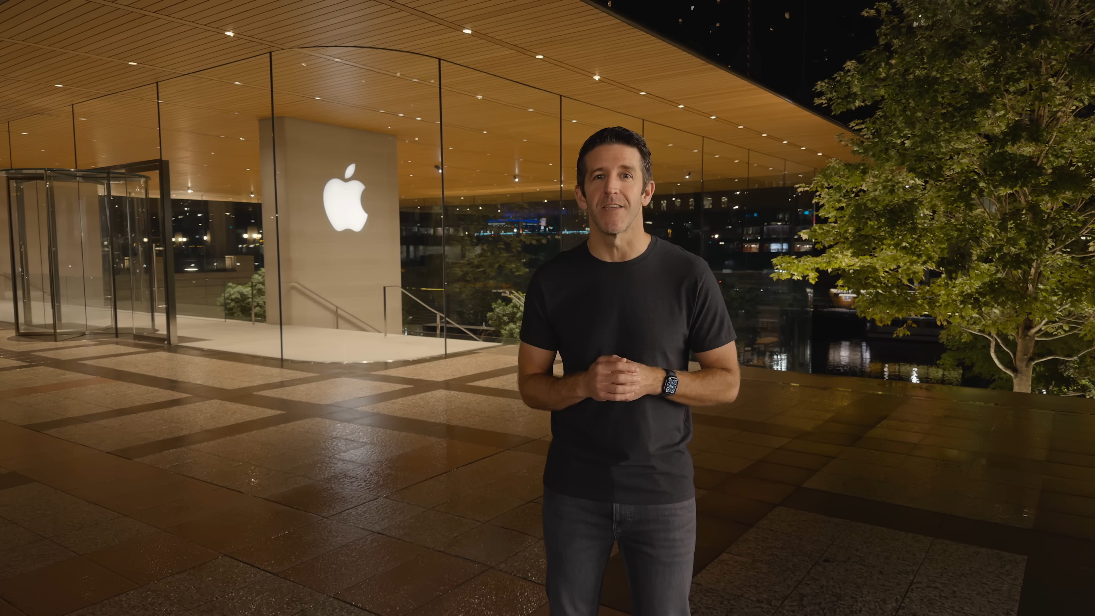 Quem é John Ternus? Conheça o sucessor de Tim Cook como CEO da Apple