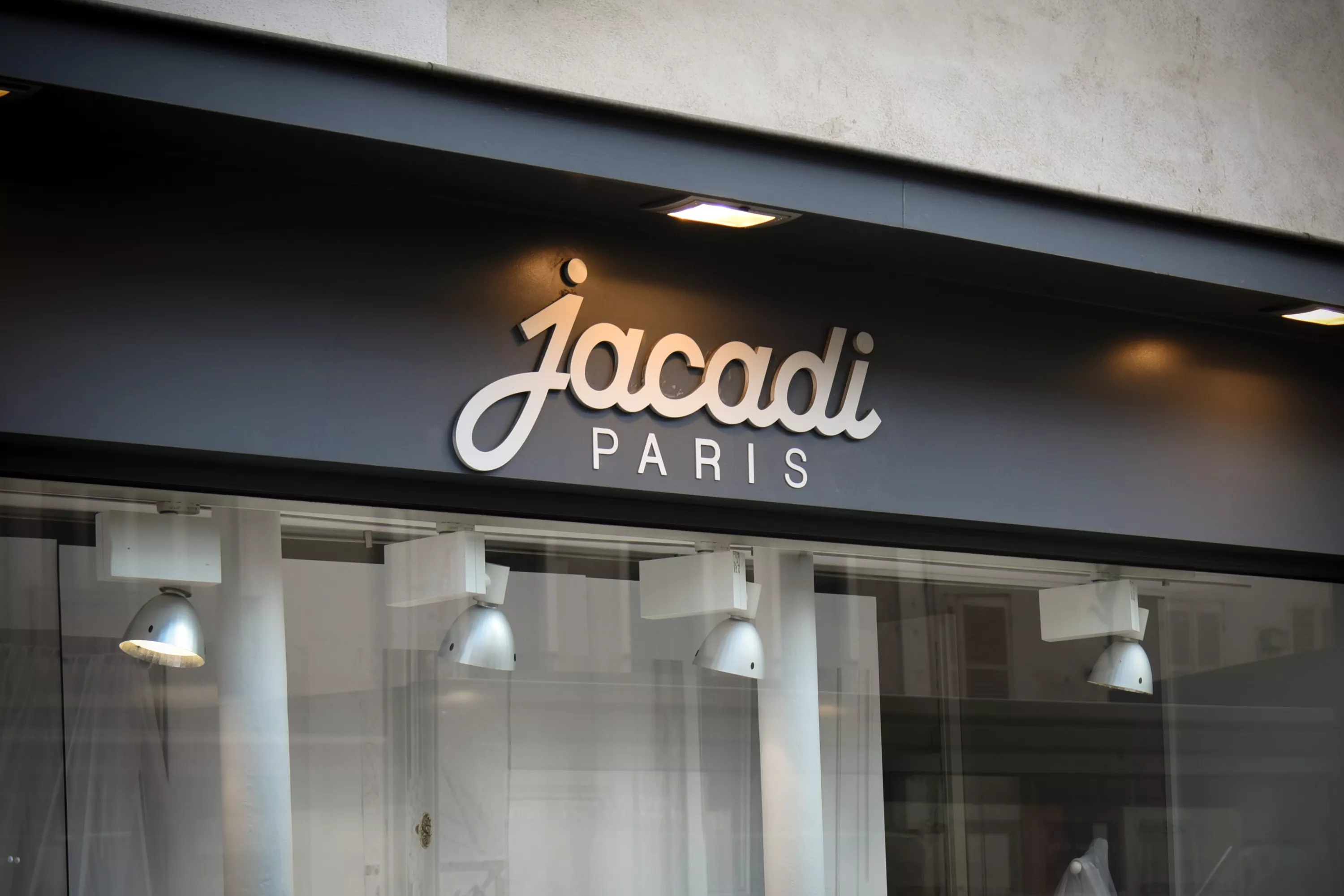 Prêt-à-porter : le groupe Deveaux (Armand Thiery, Jacqueline Riu) autorisé à prendre le contrôle de Jacadi