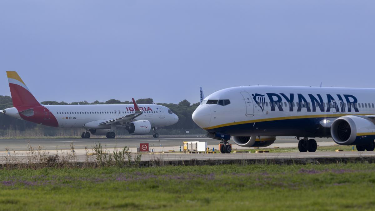 El transporte aéreo afronta su verano más incierto por la escasez de fuel