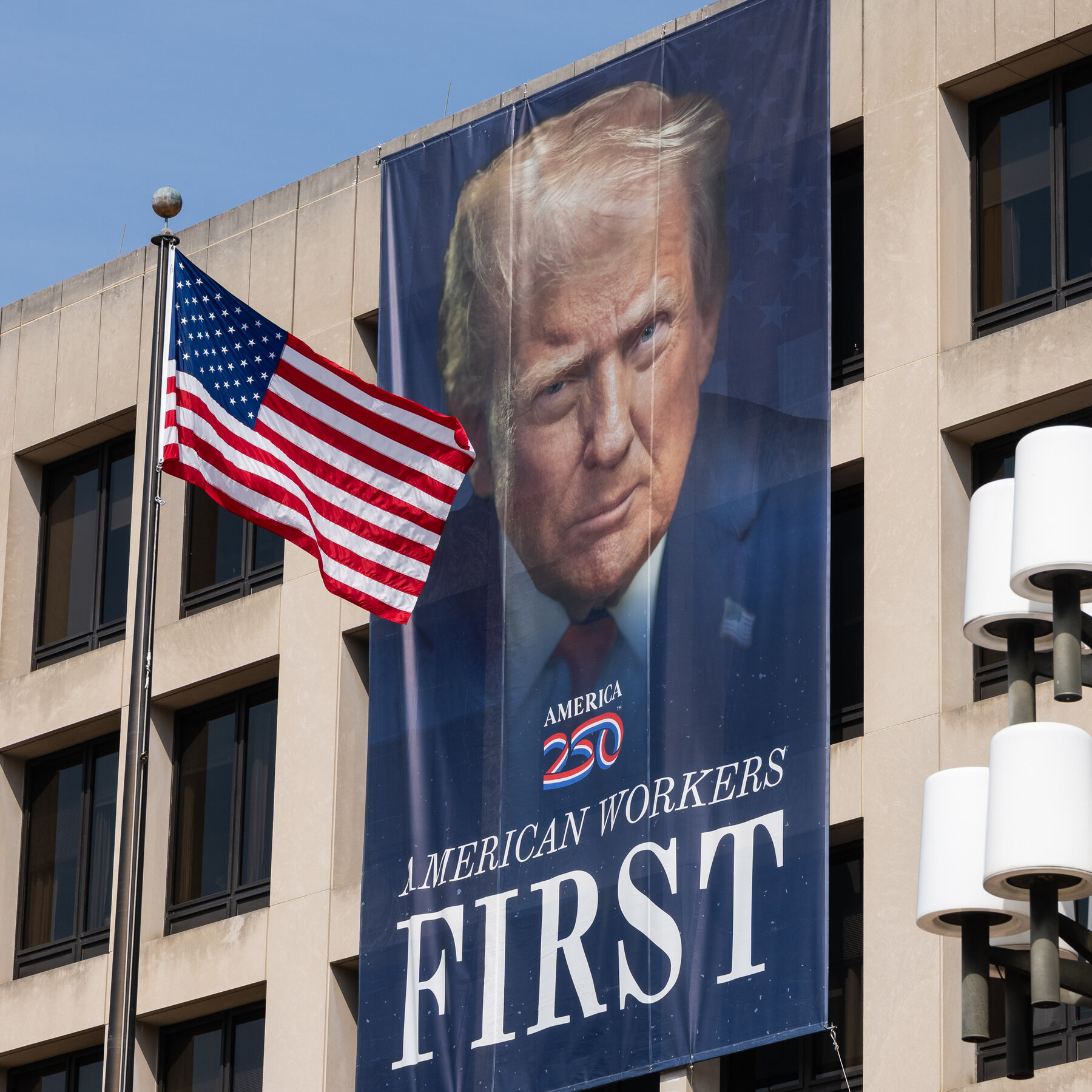 Labor Secretary’s Departure Gives Trump an Opening to Focus on His Agenda