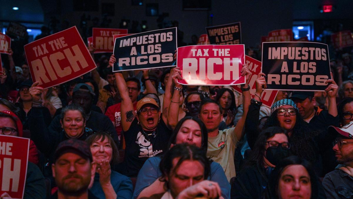 Trump agrava la carga fiscal de los más pobres y alivia la de los más ricos