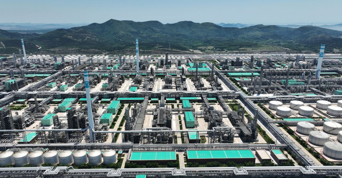 US-Sanctioned Chinese Refiner Hengli Restructures Singapore Unit