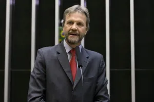 Bastidores: Líder do PT defendeu criar Terrabras em reunião com Embaixada dos EUA