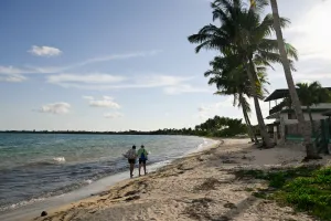 Turismo em Cuba cai quase pela metade no 1° tri com crise de energia