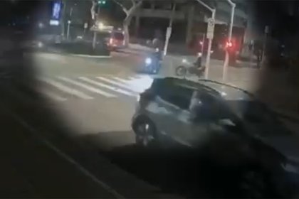 Вооруженные бандиты на мотоциклах ранили знаменитого певца после концерта