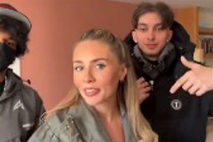 Скандальная порномодель снялась с младшим братом и попала под шквал критики