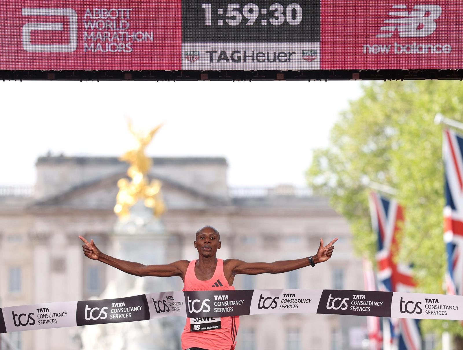 마라톤 ‘마의 2시간’ 벽 깼다… 케냐 사웨, 1시간 59분 30초