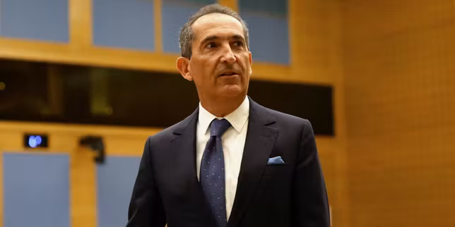 SFR, convoité par ses rivaux, voit ses revenus passer sous le seuil symbolique des 10 milliards d’euros