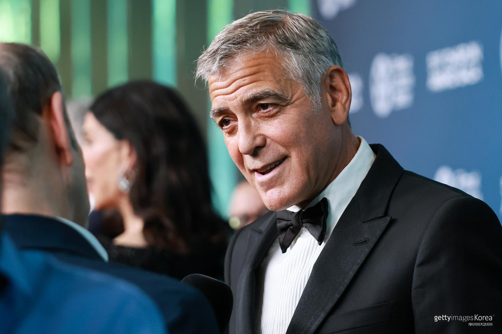 조지 클루니 “‘멜라니아 곧 과부’는 코미디언 농담” 옹호했다 뭇매