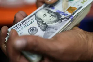Dólar seguirá abaixo de R$ 5? Analistas veem novas quedas da moeda no curto prazo