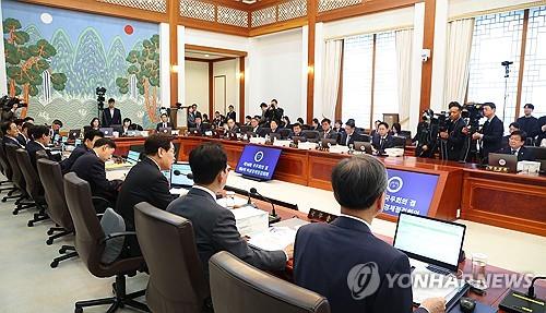 Gov't to pay 'fairness allowance' to public-sector fixed-term workers