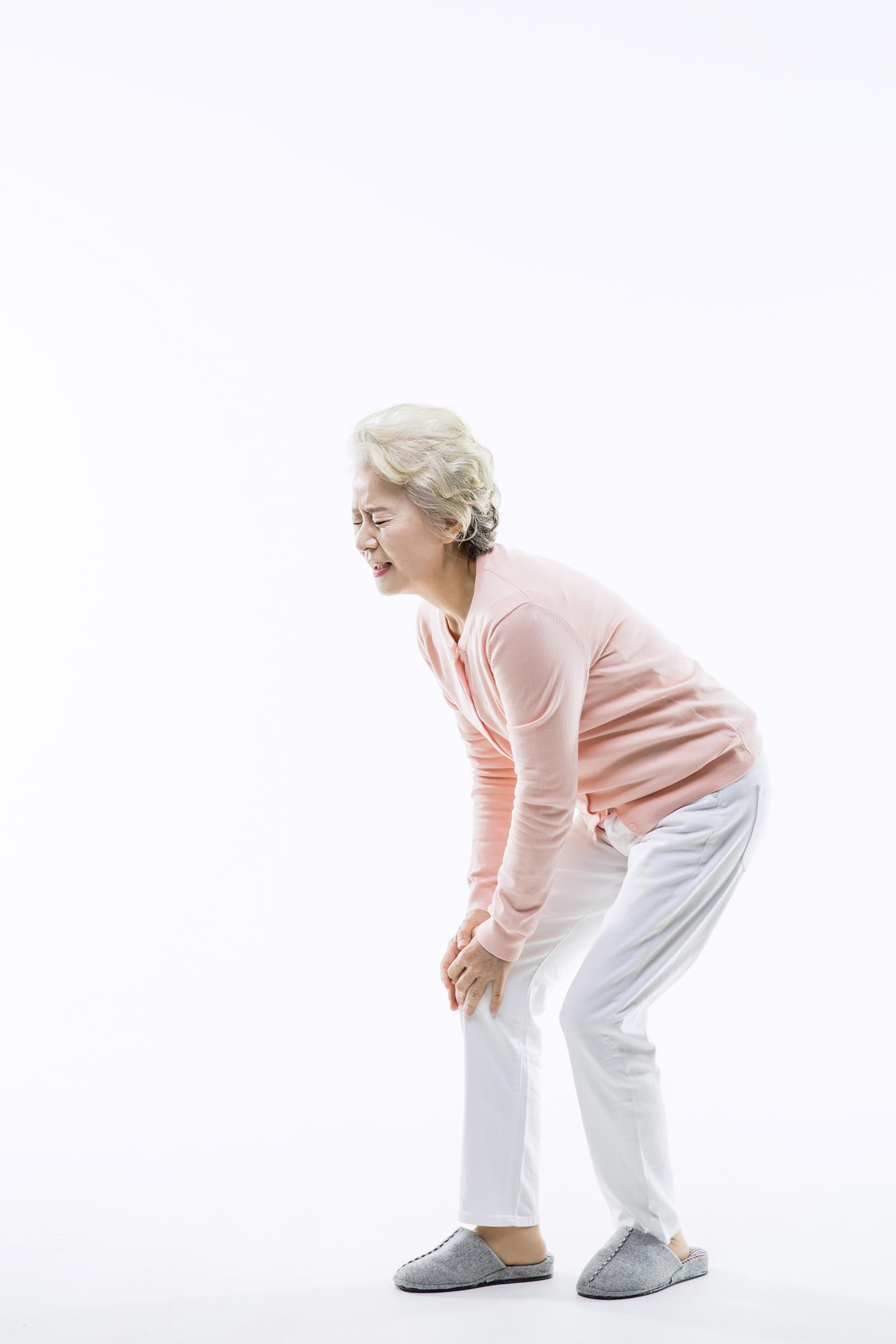 “다리가 무겁고 저려요”…단순 근육통 아닌 ‘이 질환’?