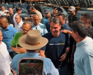 Flávio Bolsonaro acena ao MDB durante Agrishow: “mais perto de nós que do outro lado”