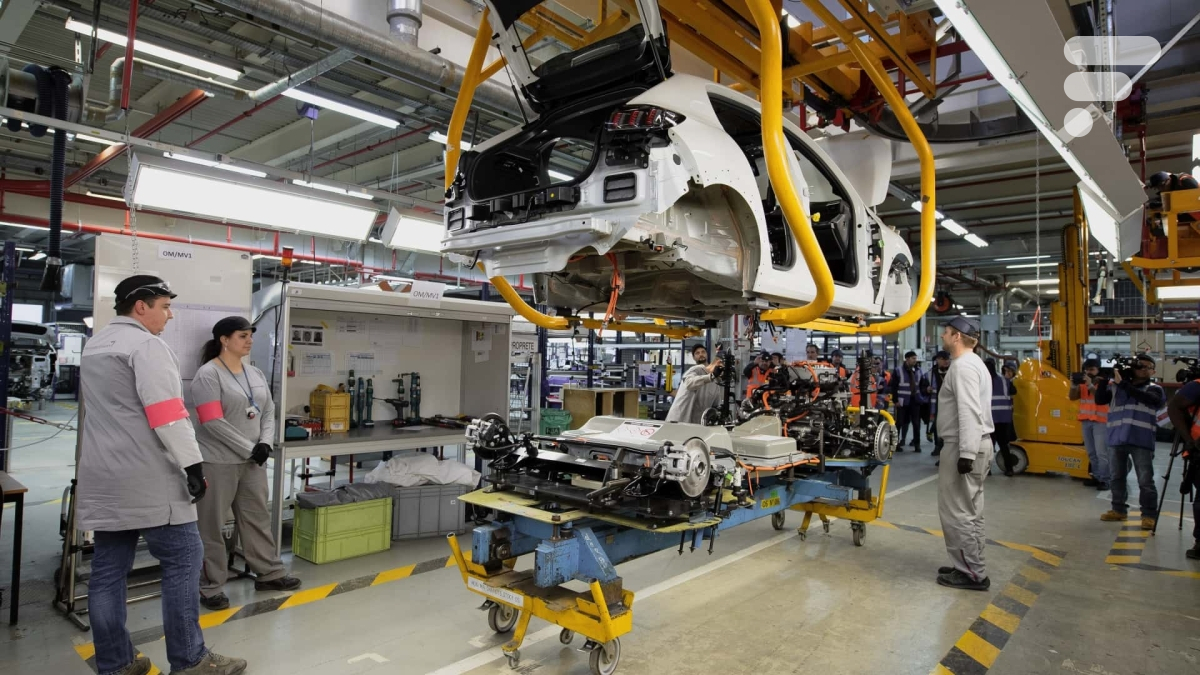 Usines au ralenti : la marque premium chinoise Hongqi va-t-elle relancer la production de Stellantis en Europe ?