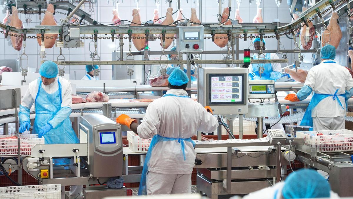 Las empresas industriales catalanas dejan sin cubrir 15.000 vacantes al año por falta de talento