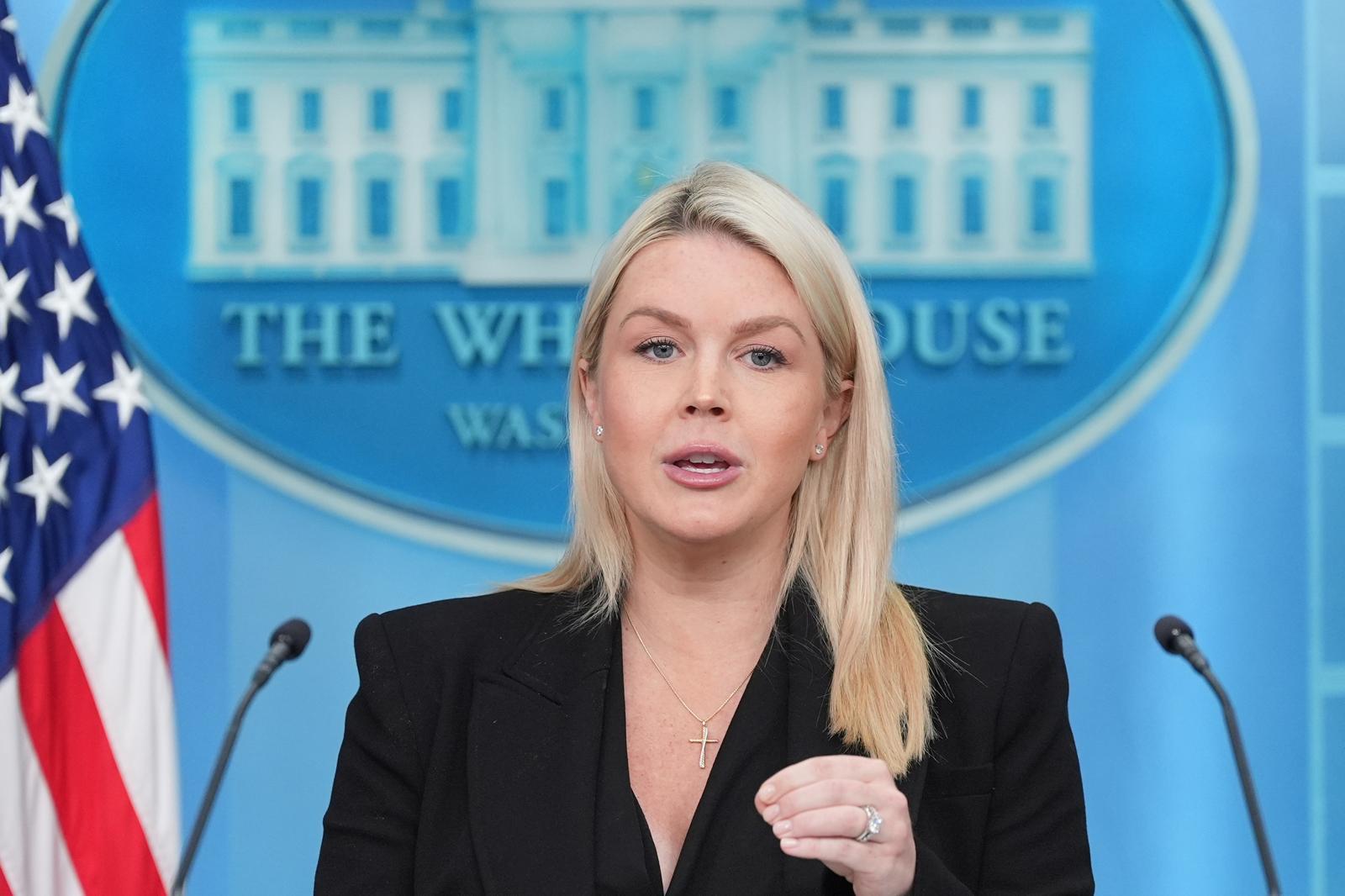 ‘총격’에 출산휴가 미룬 29세 백악관 대변인…첫째땐 나흘만에 복귀