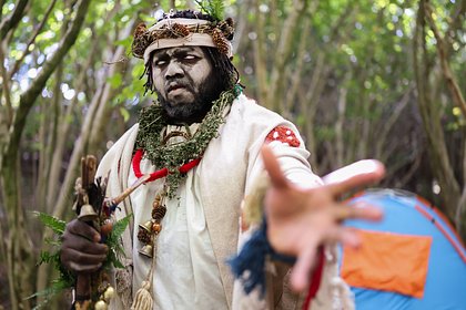 Самопровозглашенного правителя африканского королевства депортировали из Шотландии