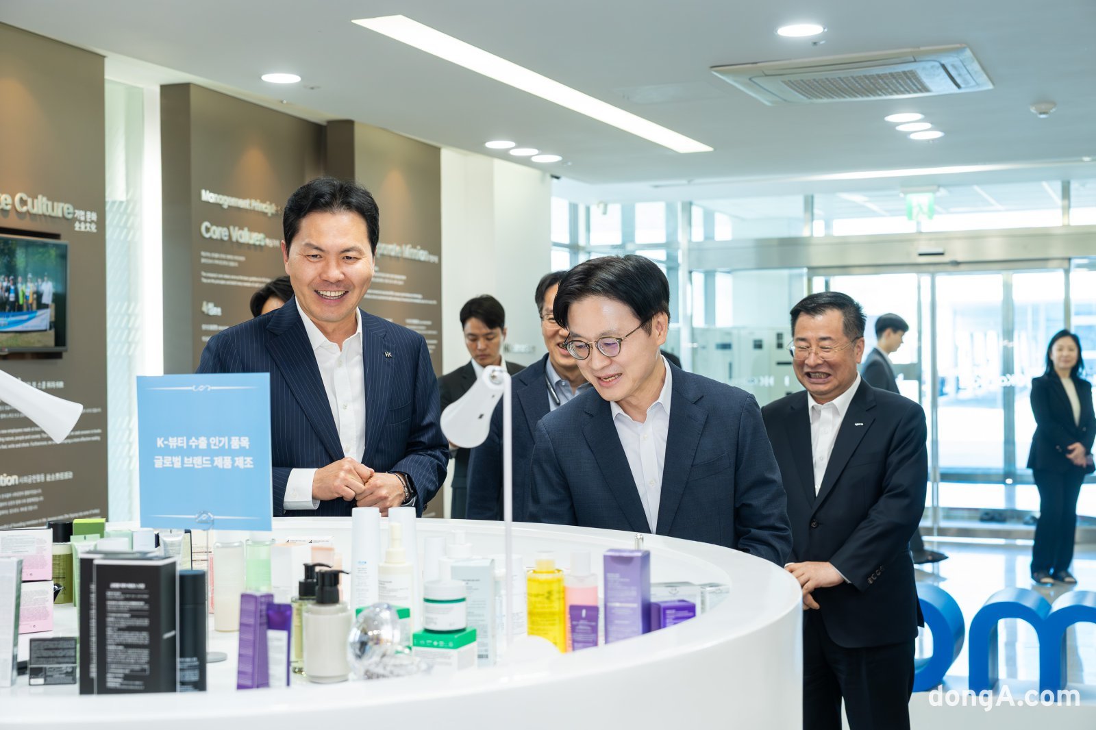 공급망 확보가 국가 경쟁력… ‘1호 유턴’ 한국콜마 찾은 김정관 장관