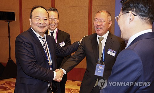 Hyundai Motor chief attends Beijing auto show for 1st time in 8 yrs