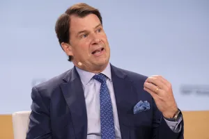 CEO da Ford diz que Tesla não tem “carro atualizado”, e verdadeiro concorrente é BYD