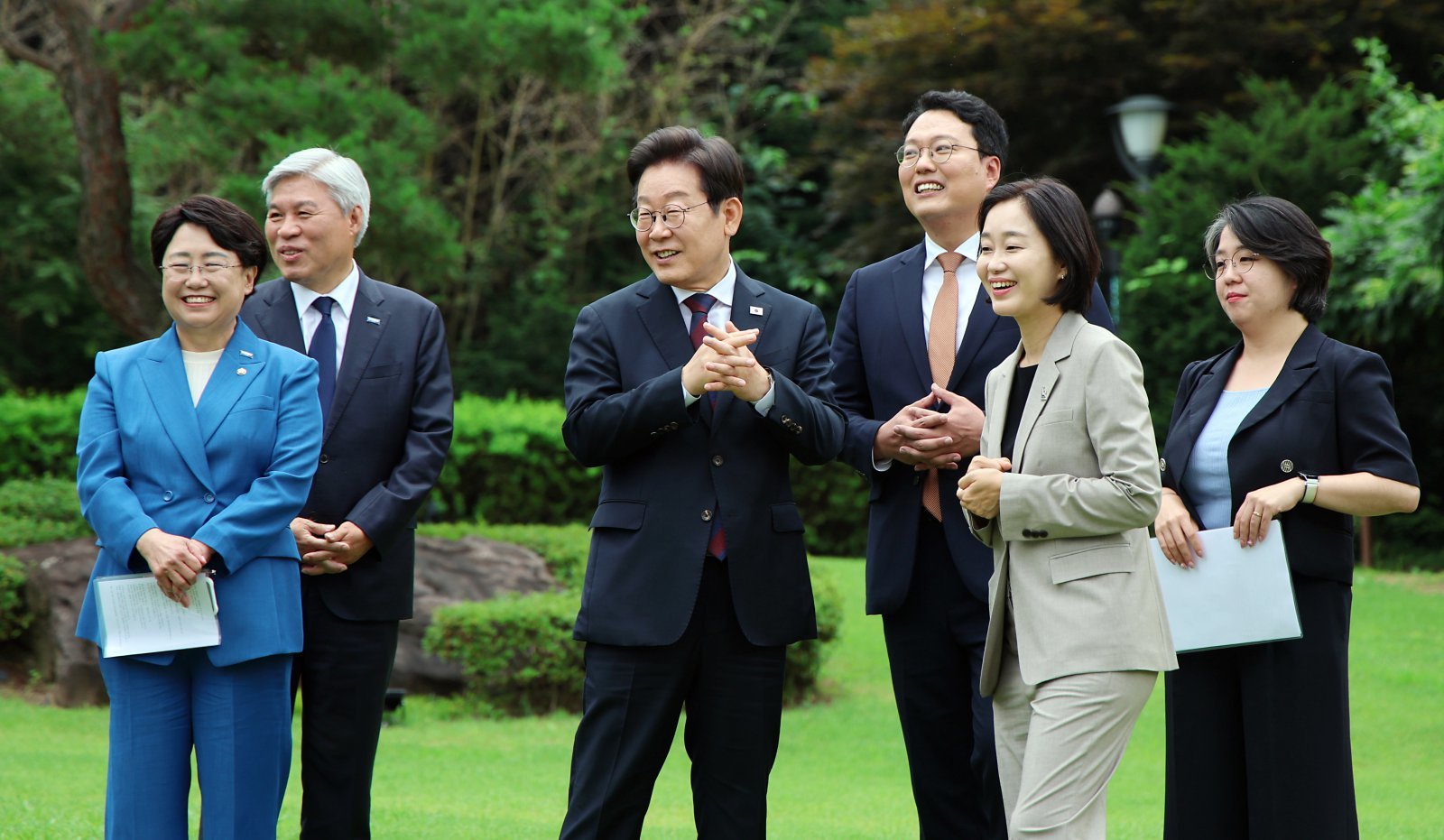 李, 비교섭단체·무소속 의원 초청 오찬…靑 “포용적 소통 행보”