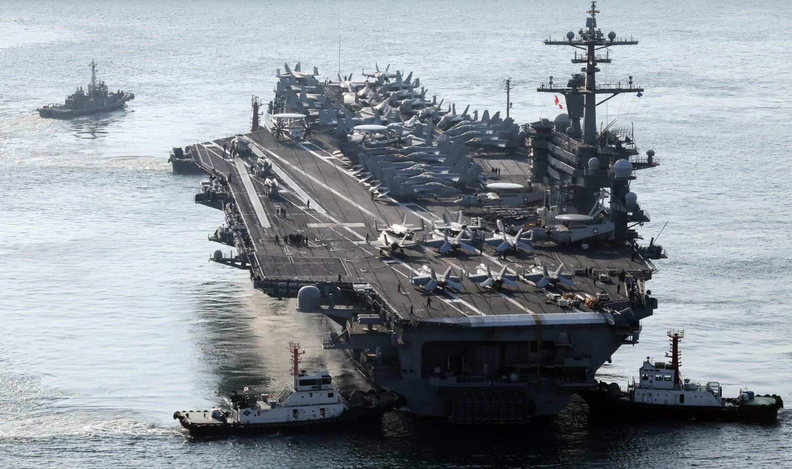 드론 날려 美 핵항모 불법촬영 中 유학생들, 징역형 구형