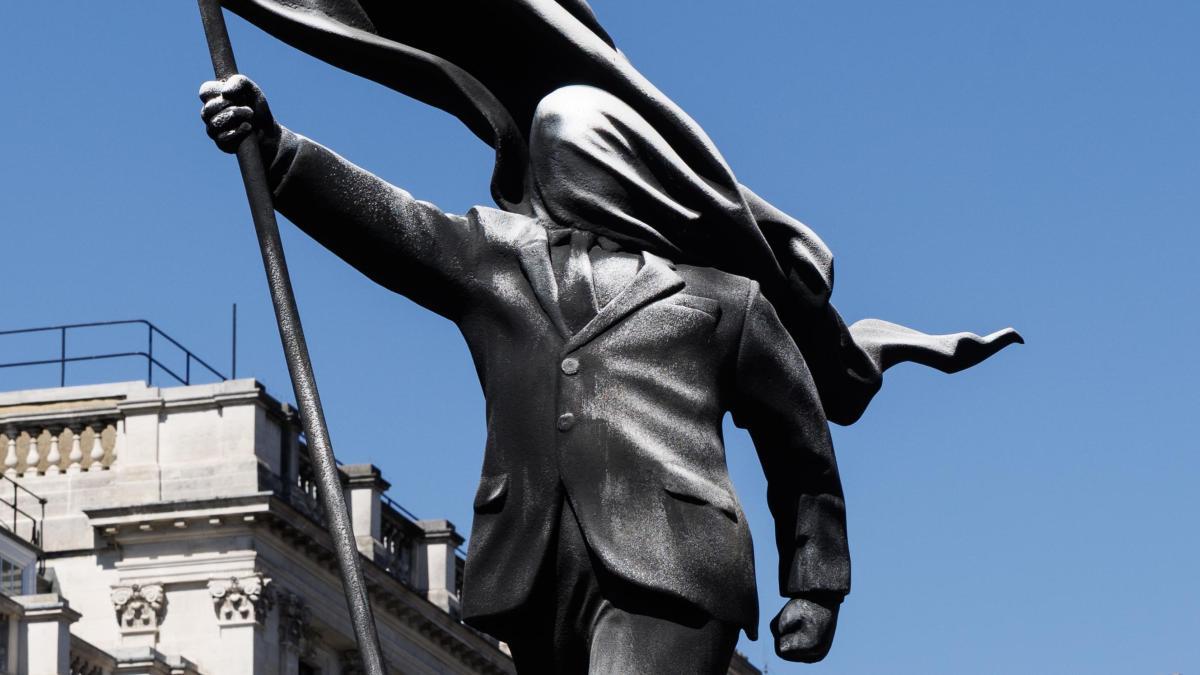 Aparece una estatua de Banksy en el centro de Londres