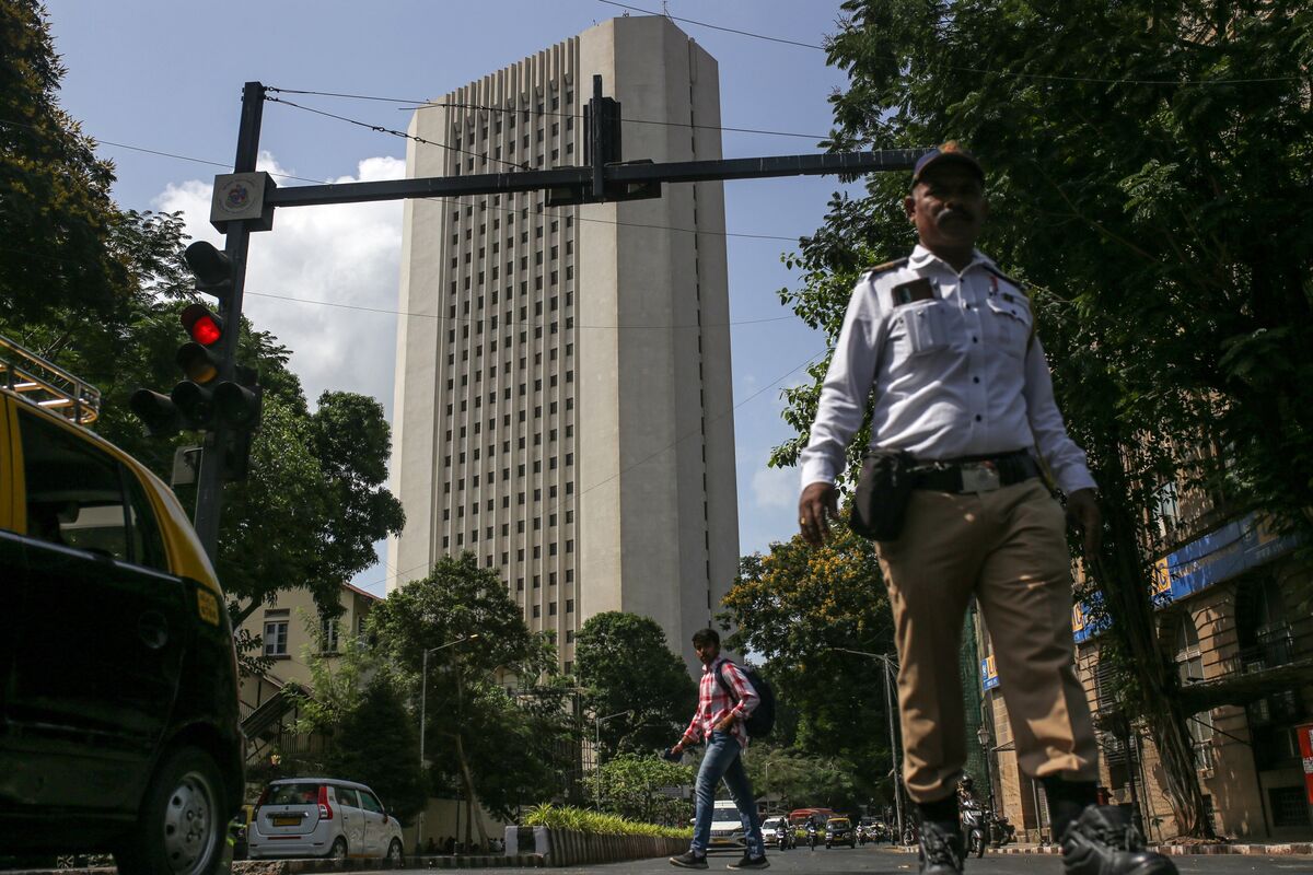 Bank Shares Drop After Indian Regulator Tightens Bad Loan Norms
