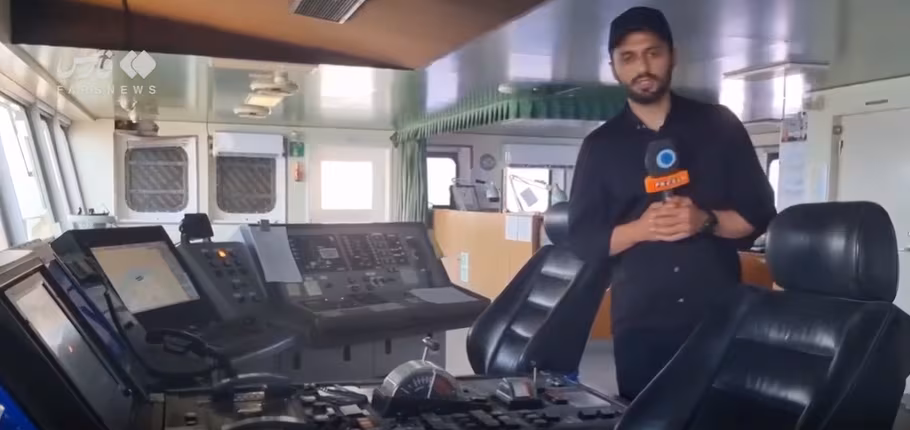 이란, 호르무즈 나포 선박 영상 추가 공개… 내부 조타실 모습도