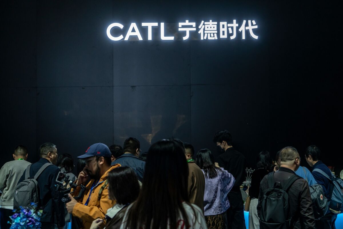 CATL Raises $5 Billion in HK Share Placement Priced at Low End