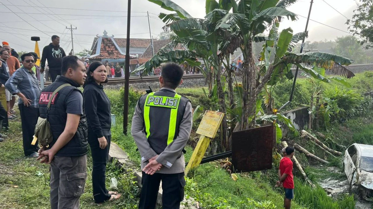 4 killed in second Indonesia train crash in days