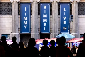 Trump diz que ABC deveria demitir apresentador de TV Jimmy Kimmel logo