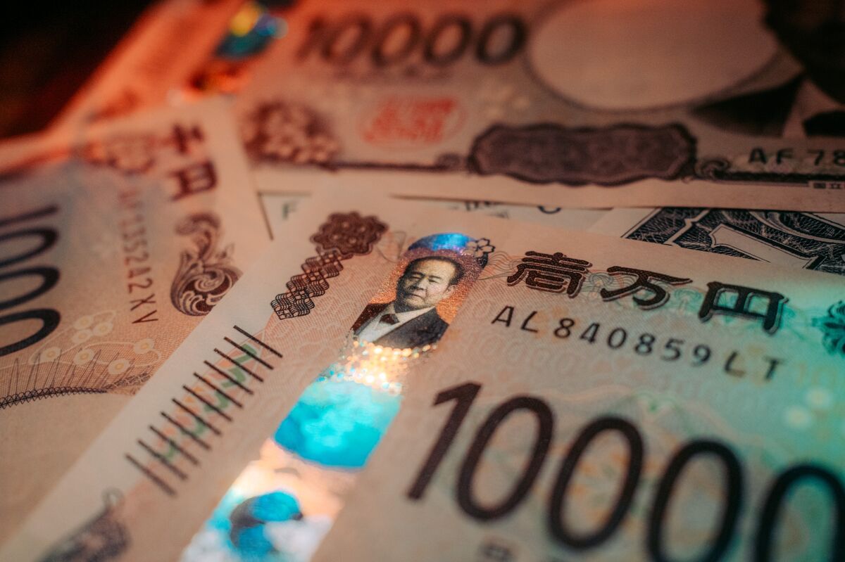 Yen Gains After Three BOJ Board Members Dissent From Rate Hold