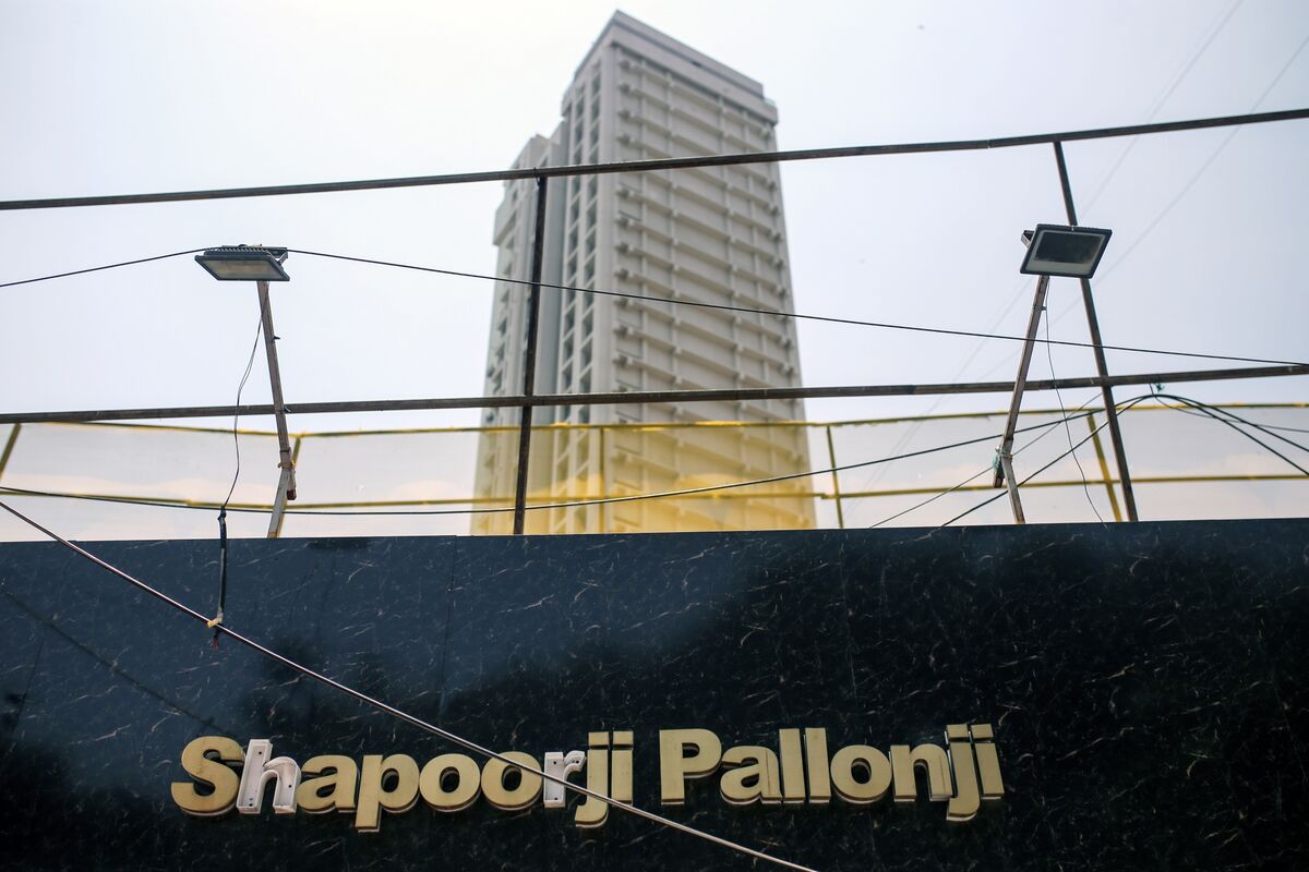 Shapoorji Unit Markets High-Yield Debt to JPMorgan, BlackRock