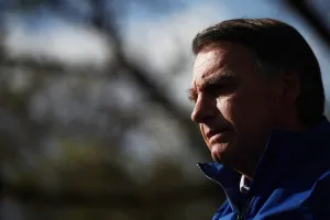 Cirurgia de Jair Bolsonaro ocorreu sem intercorrências, segundo boletim