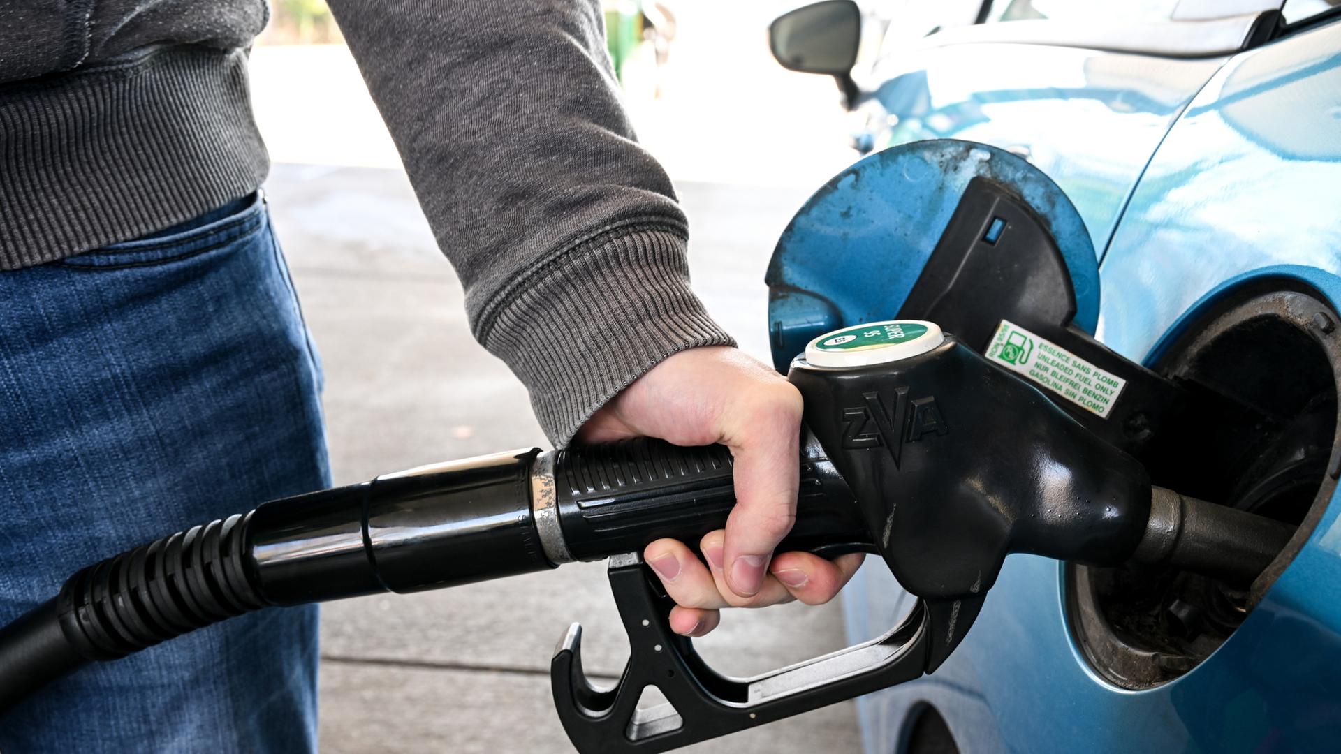 Benzin und Diesel teurer: Rekordanstieg der Spritpreise am Mittag