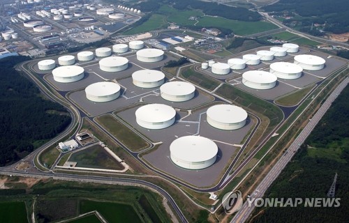 (LEAD) Gov't considering extending crude swap system with private firms until July: official