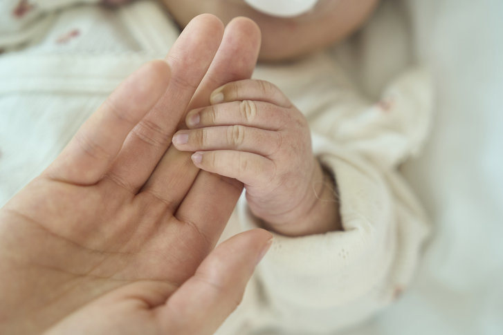 美여객기 착륙 30분 전 승객 기내 출산…“신발끈으로 탯줄 묶어”