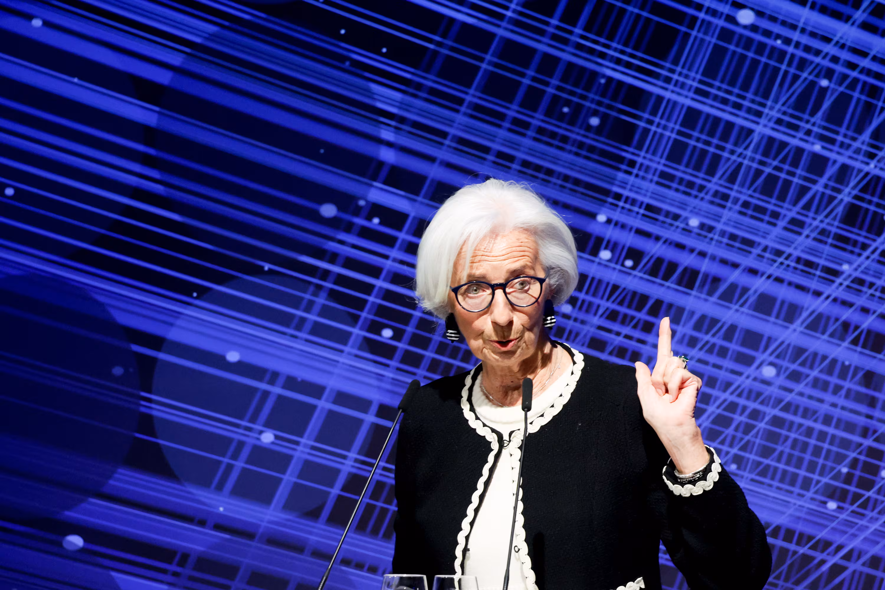 El BCE se reúne bajo la amenaza de estanflación en la despedida de Guindos