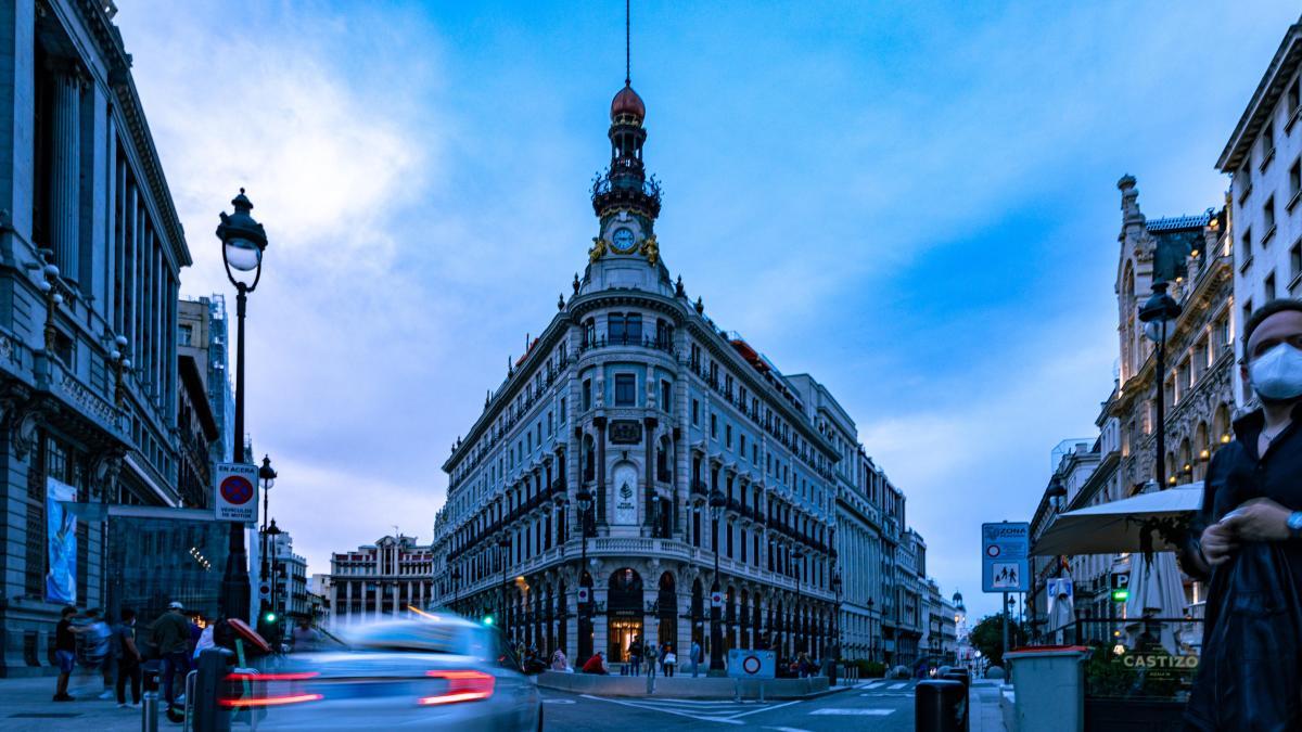 Los dueños del Complejo Canalejas en Madrid se reparten el hotel y la galería comercial