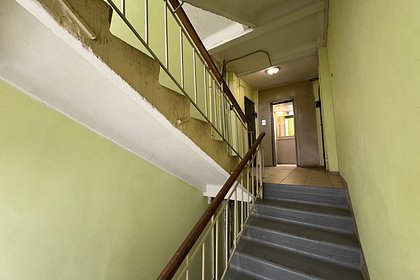 Россиянам пригрозили штрафами за оставленные в подъезде вещи