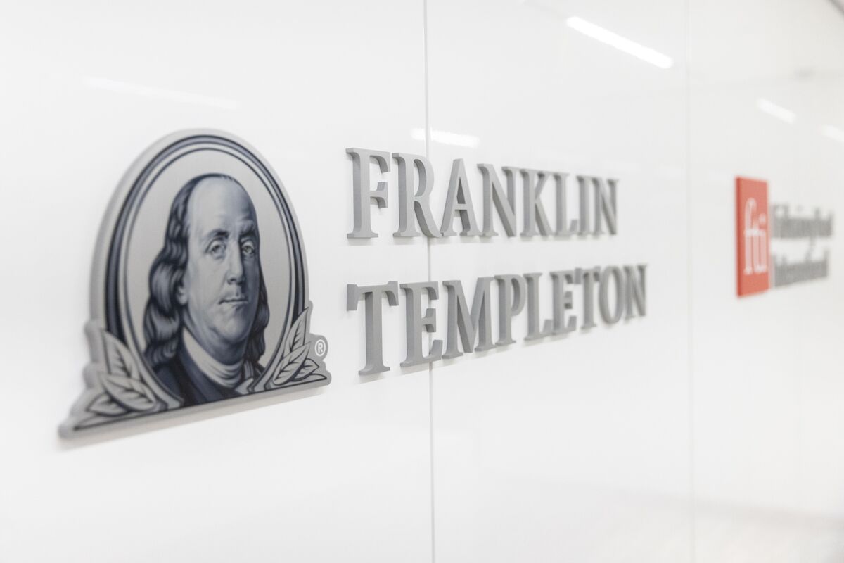 Franklin Shares Rise as $12.4 Billion Flows Into Alternatives
