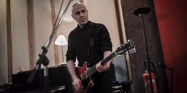 Dominique A ne jouera plus à l’Olympia et au Casino de Paris, deux salles dans le giron de Vincent Bolloré