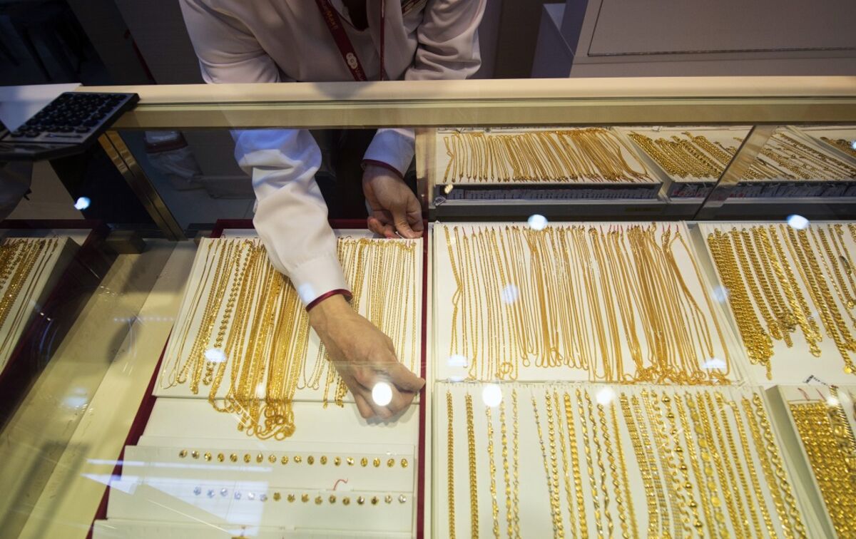 Singapore Is Pulling In Dubai Gold as Middle East War Drags On