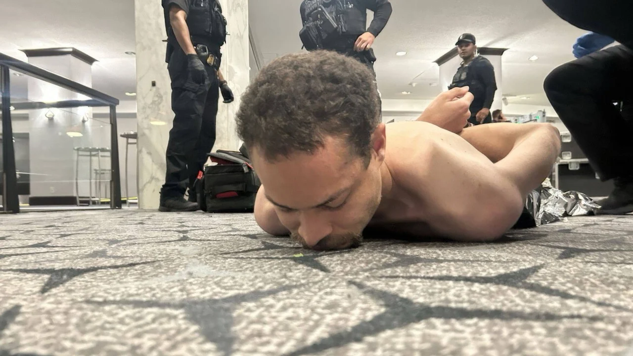 Man charged with trying to kill Trump agrees to remain in custody